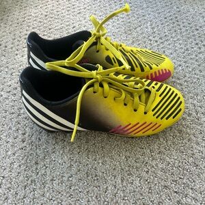 Adidas Predator Kids cleats - Yellow and Black